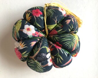 Cojín de alfileres de tela con estampado de animales tropicales/ cojín de alfileres de tela/ cojín de alfileres