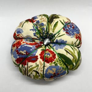 Cojín de alfileres de tela Liberty vintage / cojín de alfileres de tela