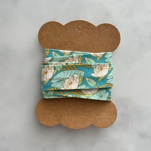 Cinta al bies con estampado de nenúfares hecha a mano - 100 % algodón, 2,5 cm