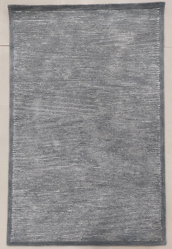 Hand-Tufted Wool Rug: Cut-Loop Texture, Durable Design