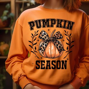 Pumpkin season et une image de citrouille avec un nœud à motifs léopard,fichier PNG en téléchargement numérique,saison automne.