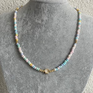 Pearl necklace with shell pendant