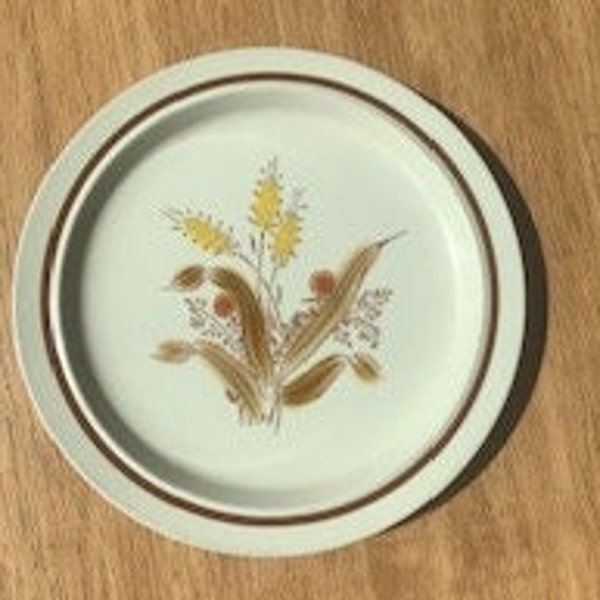 1970s Vintage Wheat Pattern Stoneware Plates