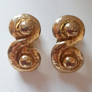 1980&#39;s Goldtone Hammered Clip-on Earrings
