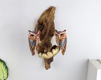 Búho de madera artesanal para colgar en la pared: decoración única pintada a mano para el hogar y la pared. Regalo artesanal para San Valentín. Arte mural único.