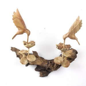 Colibrí de madera alimentándose de una flor para decoración de pared, escultura de pájaro, tallado de madera, artesanía, regalo para ella, cumpleaños, adornos de San Valentín