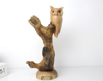 Gufo in legno su albero, decorazione da tavolo, statua di uccello intagliata a mano, decorazione da ufficio, ornamento unico, tropicale, regalo per lei, arte di San Valentino, regalo fatto a mano