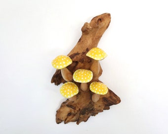 Yellow Mushroom Wall Hanging, Wooden Mushroom Deco, Hand-Painted Wall Art, Nature-inspired Home Deco, Gifts for Her, Mom Handmade Gifts