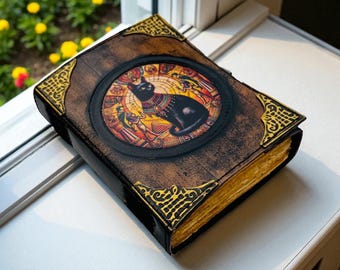 Diario de cuero hecho a mano / Libro de hechizos con relieve de Bastet y papel de algodón reciclado