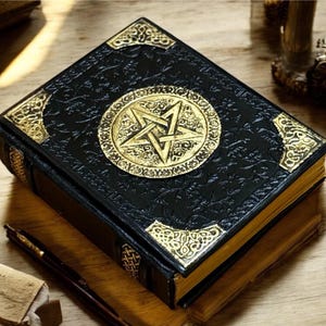 Handgjord pentagramlädergrimoire: Keltisk präglad häxkonstjournal