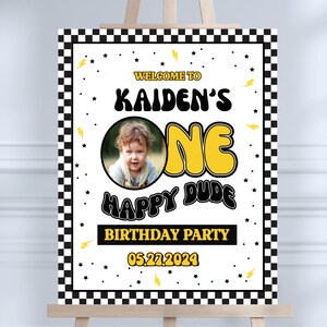 Cartello di benvenuto One Happy Dude, poster modificabile con faccina sorridente per la festa del 1° compleanno di un ragazzo, fantastico primo lampo retrò, download digitale, OHD1
