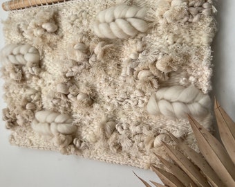Tapiz de pared con arte de fibra en color crema y blanco neutro // Tejido de macramé, tapiz de arte de fibra tejida *HECHO A PEDIDO*