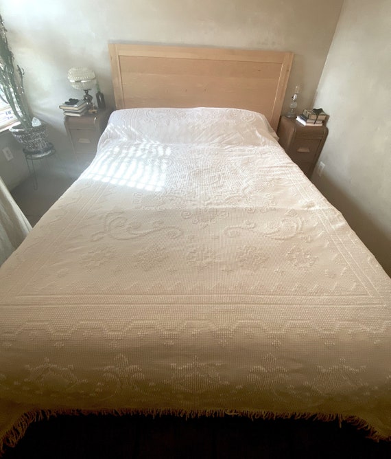 Vintage White Chenille Bedspread. Queen/full Etsy