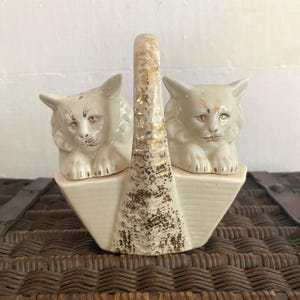 Art Deco cat salt and pepper shaker, zoomorphic tableware decoration