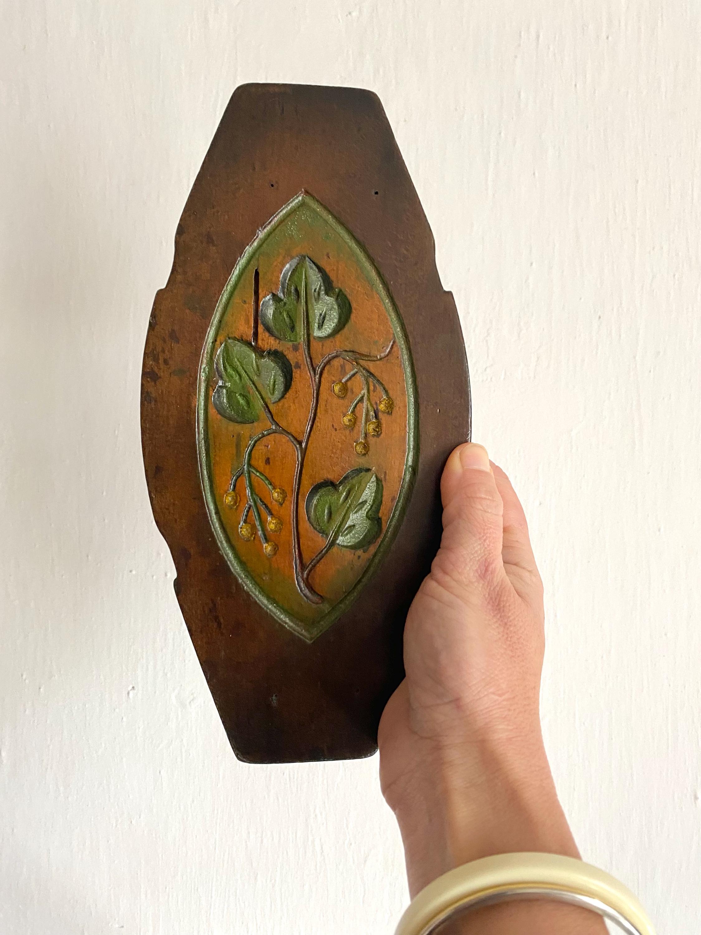 ツタをモチーフにした彫刻が施された木製の壁装飾、20世紀初頭 - Etsy 日本