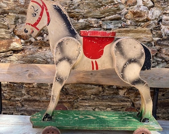 Jouet ancien 1900, petit modèle de cheval à roulettes idéal