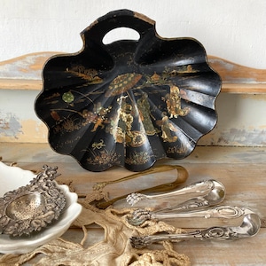 Ancien ramasse-miettes de table Napoléon III , Carton bouilli décor asiatique