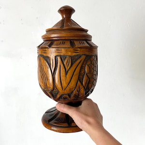 Boite en bois sculpté , vintage Carved wooden box