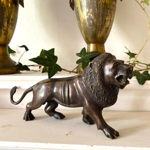 Decorative bronze lion, bronze animal France