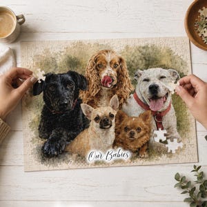 Op de afbeelding: Een gepersonaliseerde legpuzzel met een portret van vijf honden. De puzzel toont een zwarte Labrador, een Cocker Spaniel, een Chihuahua, een Pomeranian en een Pitbull. De tekst "Our Babies" staat onderaan.