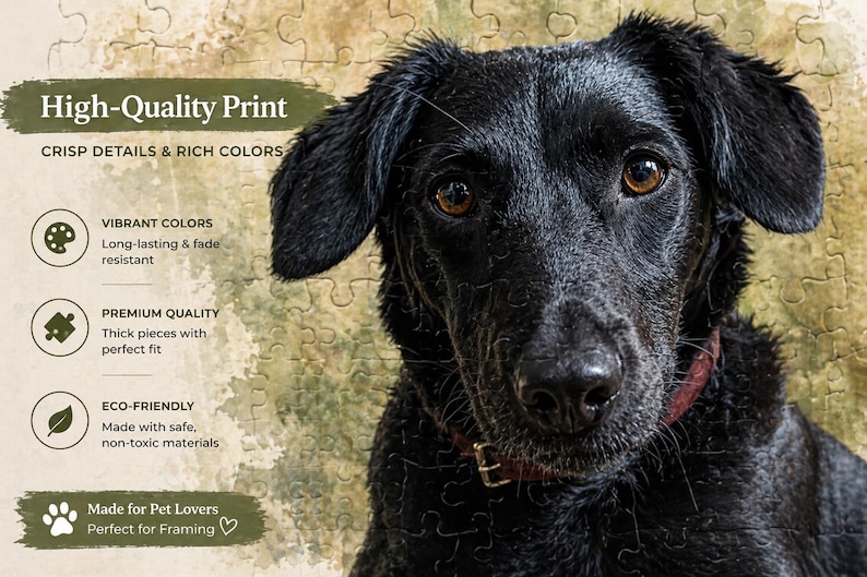 Op de afbeelding: Een close-up van een zwarte hond met bruine ogen en een rode halsband. De afbeelding maakt deel uit van een puzzel met de tekst "High-Quality Print" en "Made for Pet Lovers". De puzzelstukjes zijn zichtbaar.