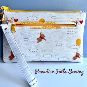 ¡ÚLTIMO! Monedero de mano con cremallera y bolsillo exterior con tres ranuras para tarjetas de Pooh en gris jaspeado de Paradise Falls Sewing