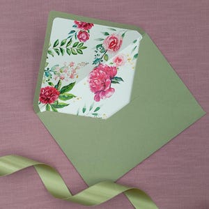 Buste verdi foderate 5x7 fatte a mano su ordinazione, fodere floreali assemblate, 180 gsm