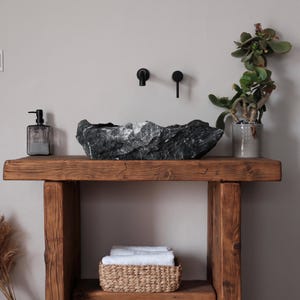 Lavabo de mármol negro: lavabo ovalado de piedra pulida con borde sin rematar para spa o baño