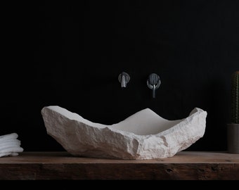 Carved stone sink (Caliza capri)