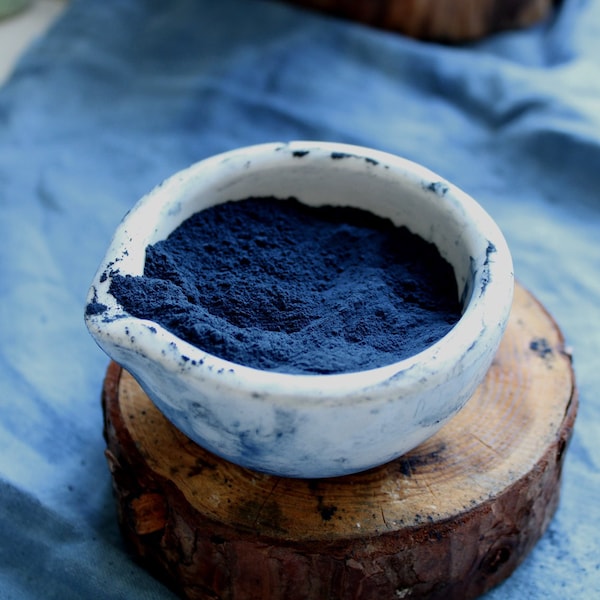 Poudre indigo pour teinture végétale, pigment Indigofera tinctoria, colorant bleu naturel
