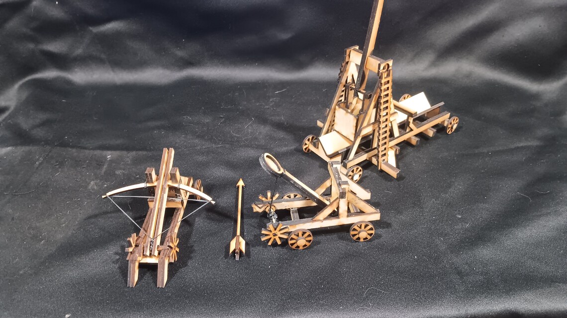 35 Piece Medieval Siege Warfare Pack With Working Trebuchet, Ballista