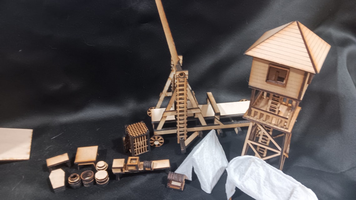 35 Piece Medieval Siege Warfare Pack With Working Trebuchet, Ballista