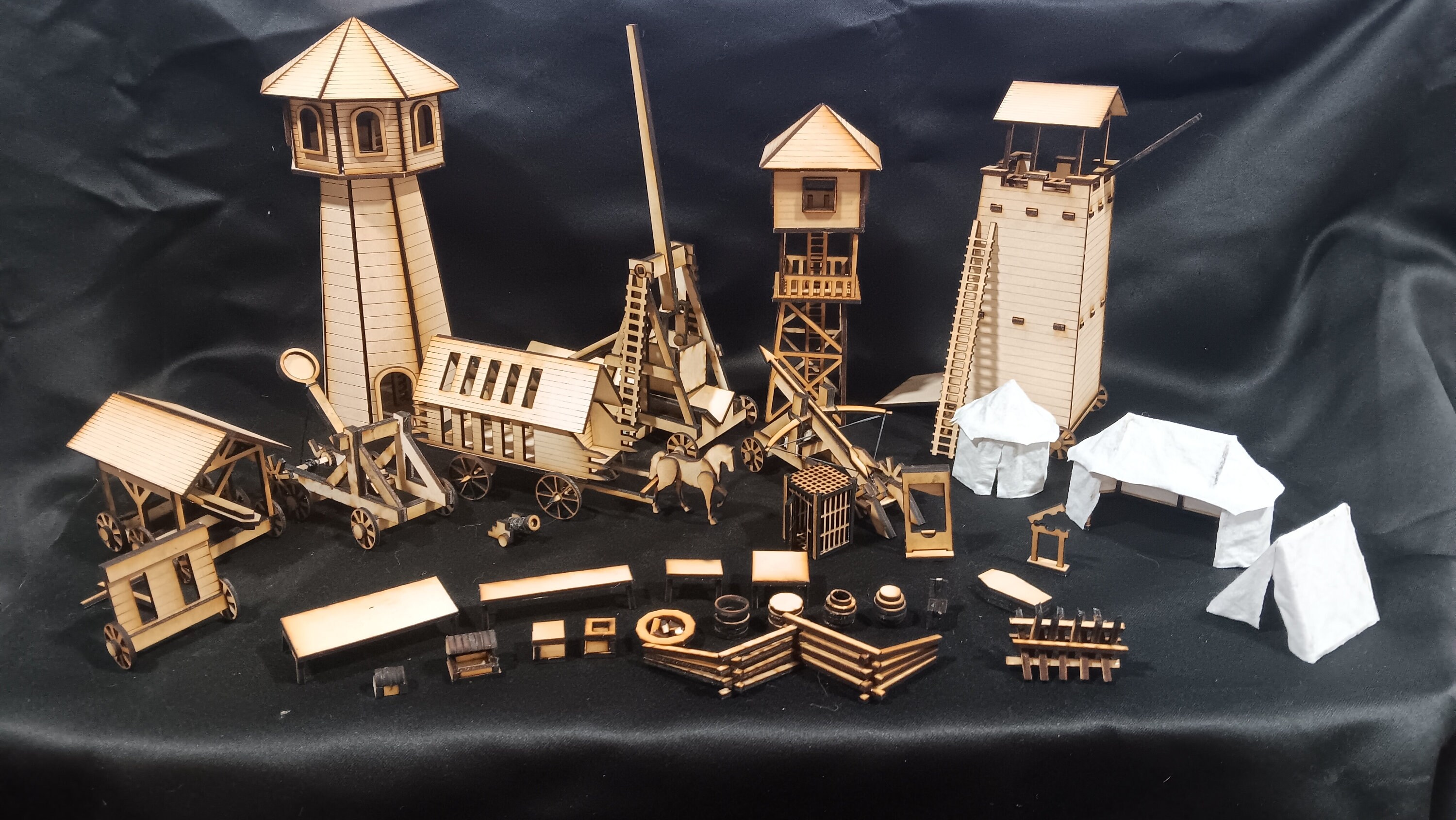 35 Piece Medieval Siege Warfare Pack With Working Trebuchet, Ballista