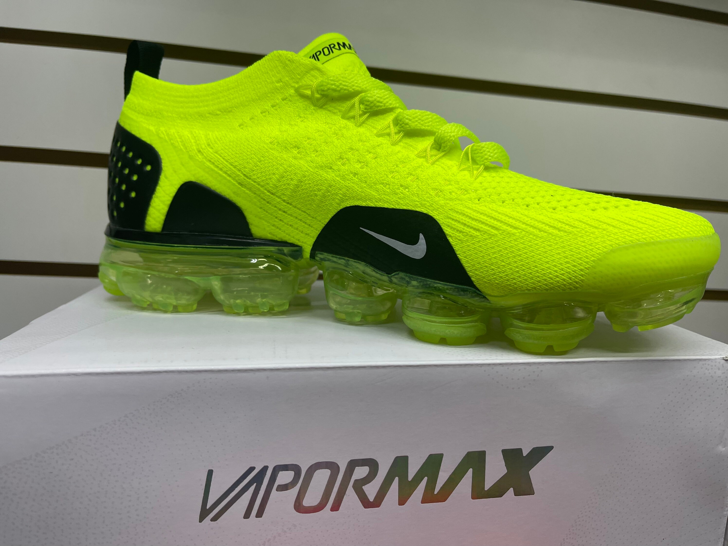 nike air vapormax flyknit 2 volt black