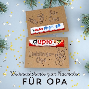 Puede incluir: Dos tarjetas de papel Kraft marrón con barras de caramelo, texto e ilustraciones. La tarjeta superior dice "Für Opa" y tiene una barra de caramelo Kinder Riegel. La tarjeta inferior dice "Lieblings-Opa" y tiene una barra de caramelo Duplo. La parte inferior de la imagen dice "Weihnachtskarte zum Ausmalen FÜR OPA".