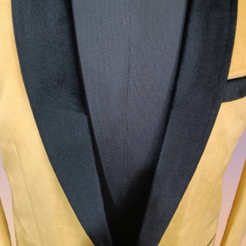 Men golden velvet jacket. handmade luxury velvet prom shops suits party wear bespoke and groom wear suits. jacket blazar.