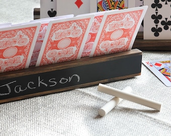 Spielkartenhalter-Set | Chalkboard Kartenhalter aus Holz für Canasta, Bridge & Family Game Night