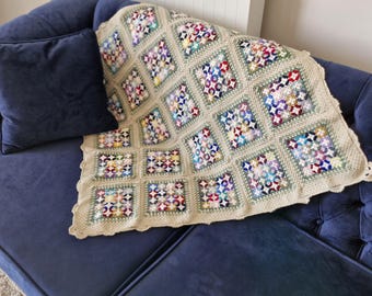 Couverture carrée grand-mère crochetée à la main, jeté afghan multicolore beige vert