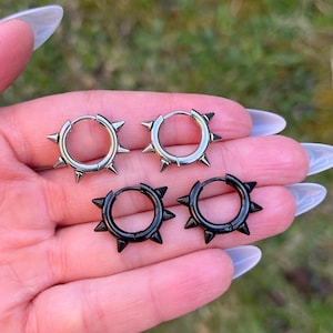 Spiky Edelstahl Creolen: Gothic Schmuck, Schwarz/Silber