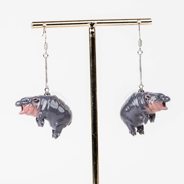 Handgeschilderde babynijlpaardoorbellen | 3D-geprint | Statementsieraden met dierenprint