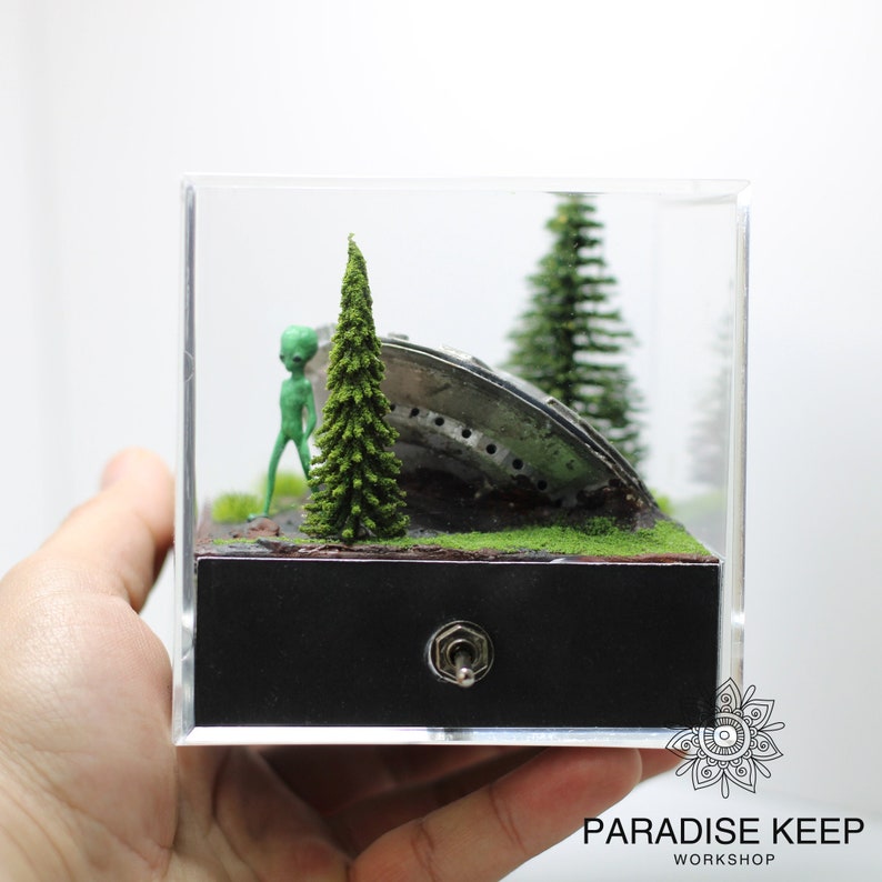 Handmade Crashed UFO Diorama - Lights Up 