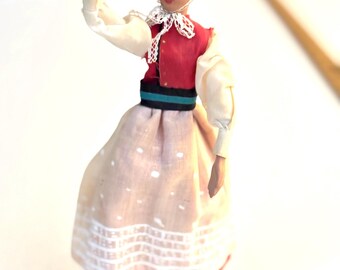 Muñeca folkart polaca de mujer de la región de Wielkopolska