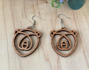 Pendientes de oso de madera, pendientes de oso con arte lineal, pendientes de oso de cerezo y nogal