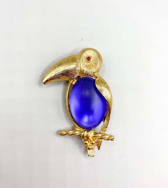 Vintage Sarah Coventry Purple Lucite Belly Toucan… - image 1