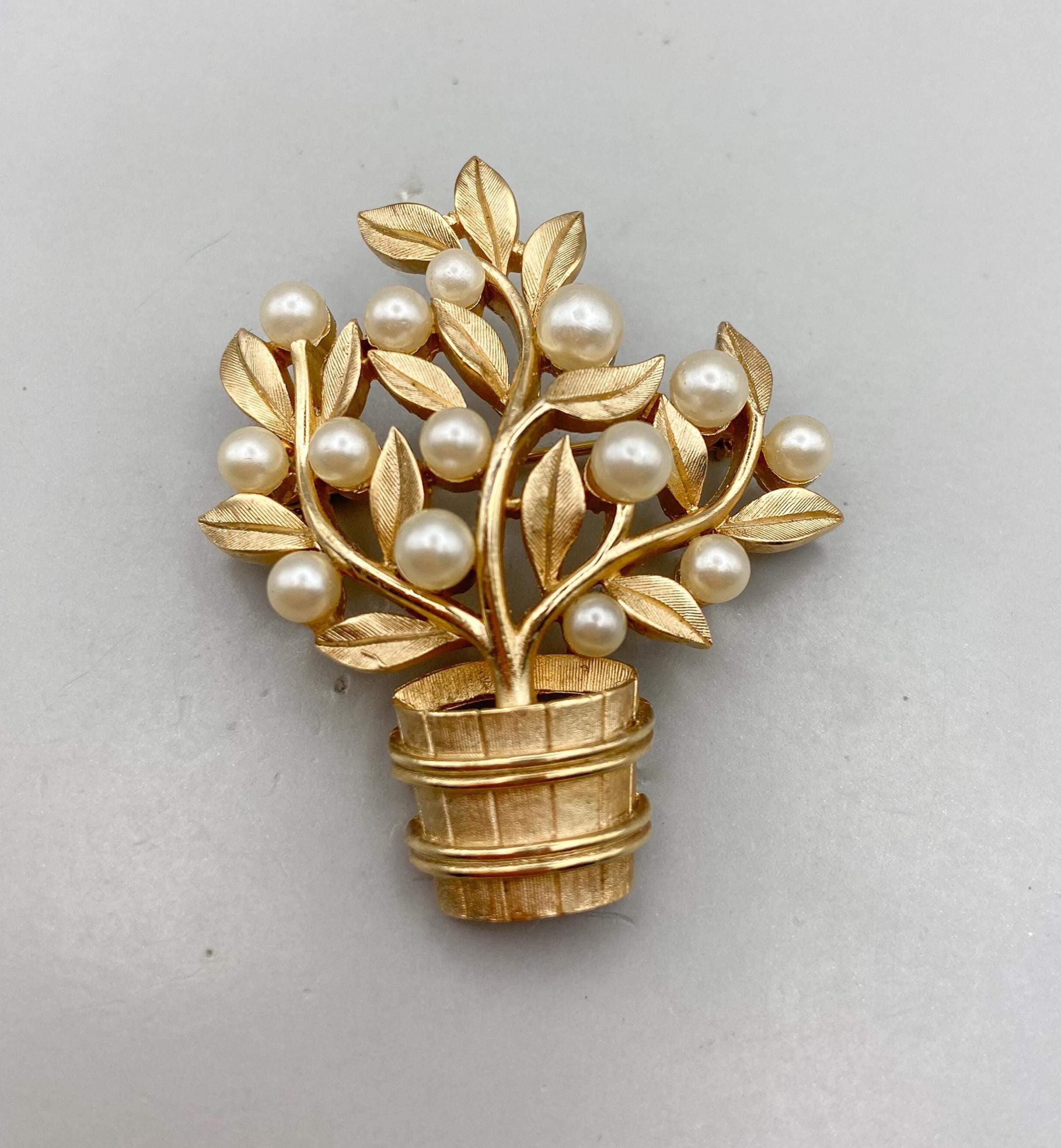 Trifari Brooch - Etsy