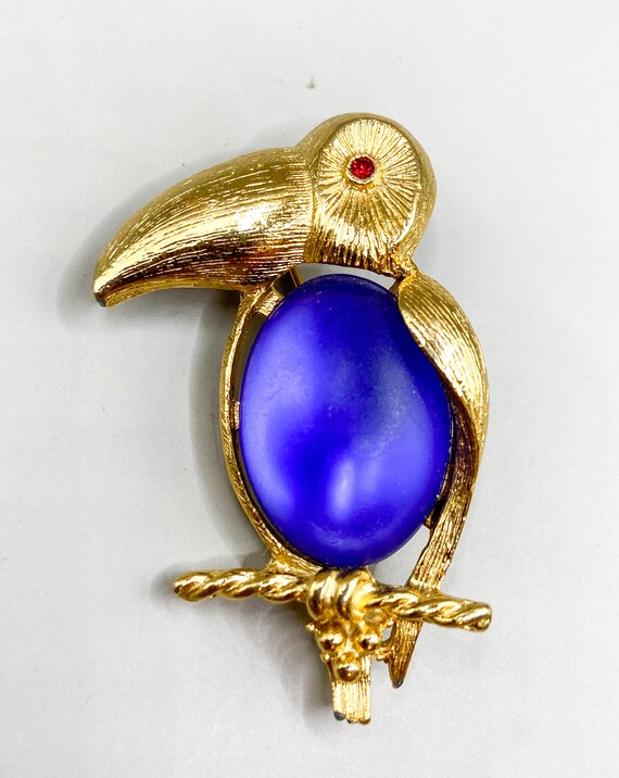 Vintage Sarah Coventry Purple Lucite Belly Toucan… - image 2