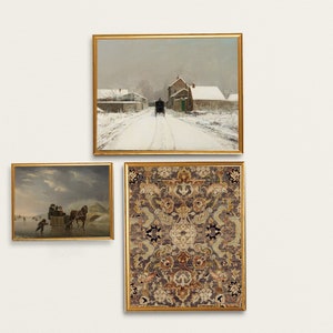 Peut inclure: Trois impressions d'art encadr&eacute;es avec des cadres dor&eacute;s. L'impression sup&eacute;rieure repr&eacute;sente une route enneig&eacute;e avec une cal&egrave;che. L'impression inf&eacute;rieure gauche montre des personnages sur un lac gel&eacute;. L'impression inf&eacute;rieure droite pr&eacute;sente un motif.