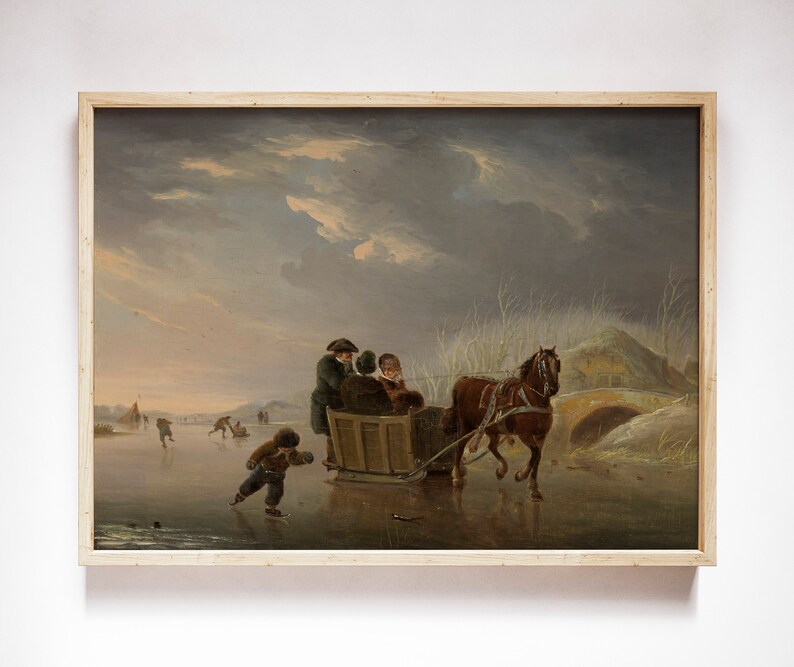 Peut inclure: Peinture vintage encadr&eacute;e repr&eacute;sentant une sc&egrave;ne hivernale avec un tra&icirc;neau tir&eacute; par des chevaux. Des personnes patinent sur un lac gel&eacute; sous un ciel nuageux. Un pont et un petit b&acirc;timent sont visibles en arri&egrave;re-plan.