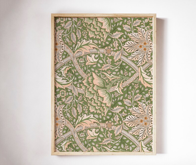 Pu&ograve; includere: Una stampa incorniciata con uno sfondo verde e un motivo floreale in tonalit&agrave; di rosa, bianco e marrone. Il motivo floreale presenta dettagli intricati e un design ripetitivo.
