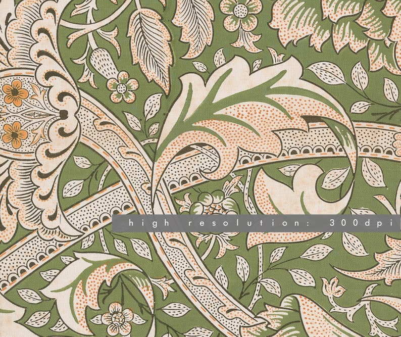 Pu&ograve; includere: Un motivo di carta da parati floreale vintage con sfondo verde e intricati disegni bianchi e arancioni. Il motivo presenta foglie, fiori e volute stilizzate.